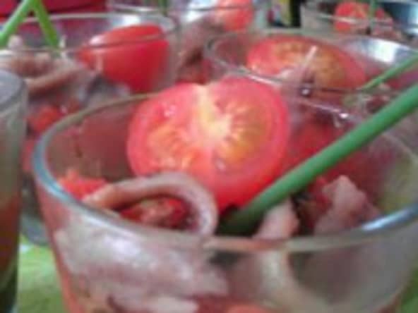 Verrines tapenade, tomates et anchois