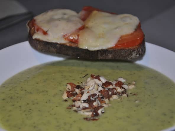 Velouté de courgettes à la noisette