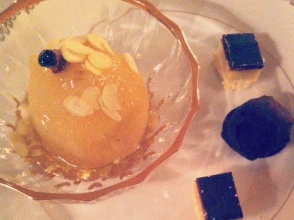 Poire pochée dans son sirop de jasmin