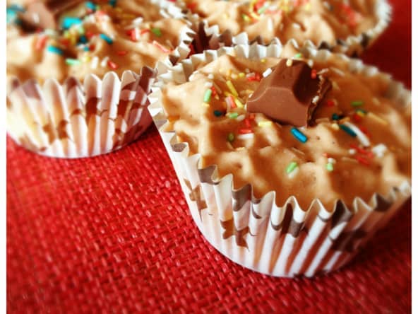 Cupcakes aux billes de chocolat craquantes et chantilly aux Kinder
