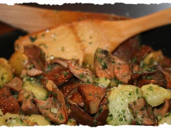 Poêlée de champignons sanguins à l'ail et au persil