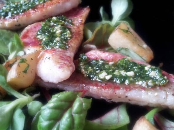 Rouget à la plancha inratable et pesto à l'ail des ours