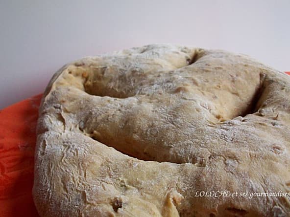 Recette de fougasse moelleuse aux oignons frits et aux olives vertes