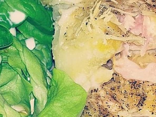 Gratin de pommes de terre au jambon et à la béchamel maison