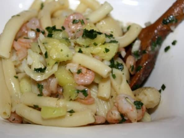 Salade de pâtes aux crevettes et courgettes