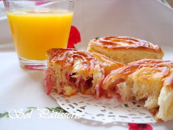 Petits pains roulés au jambon et au fromage