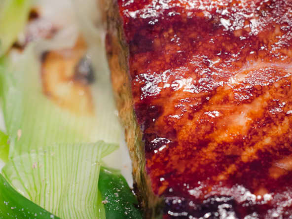 Saumon sauce teriyaki et oignons nouveaux