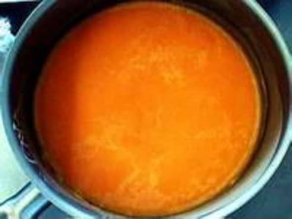 Casserole contenant un beurre Nantua