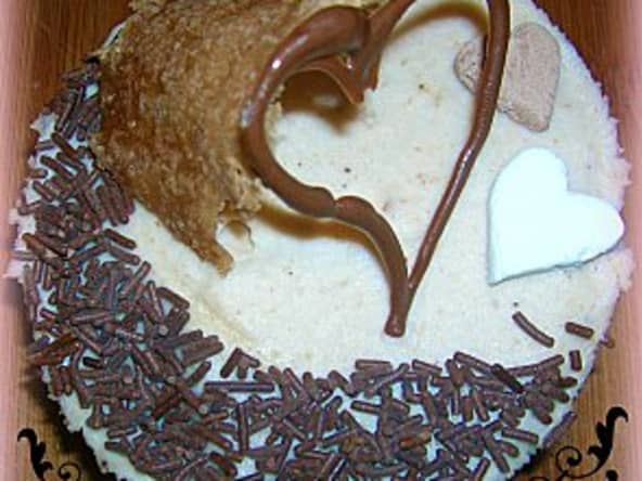 MINI-BAVAROIS CREME DE MARRON, COEUR ABRICOT / BASILIC SUR CROQUANT AU CHOCOLAT