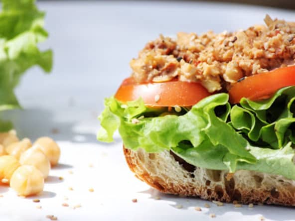 Tartine tomates et pois chiches