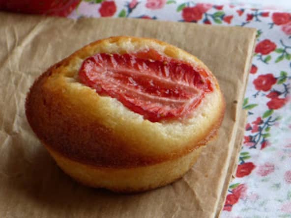 Financiers aux fraises et géranium