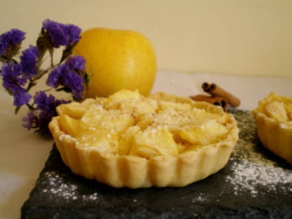 Recette express de tartelettes aux pommes, amandes et cannelle