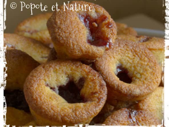 Mini muffins à la compote de fraises et à l' amande