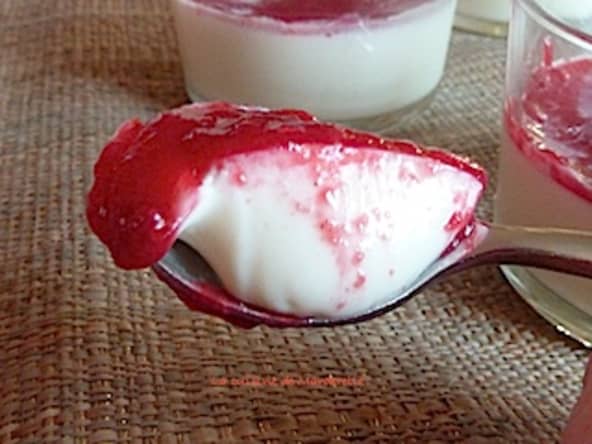 Panacotta vanille et framboises