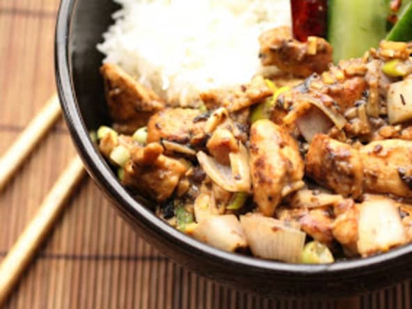 Wok de poulet aux échalotes et aux haricots noirs fermentés