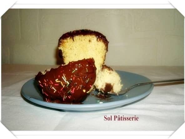 Gâteau vanillé dans la tasse et sa ganache au chocolat
