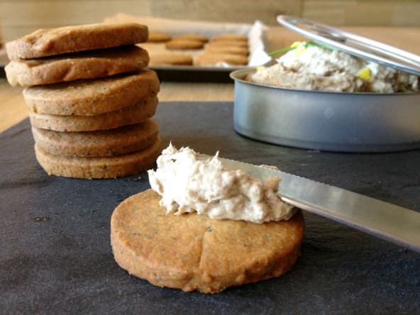 Sablés parmesan pavot, rillettes de sardines au citron pour l'apéritif