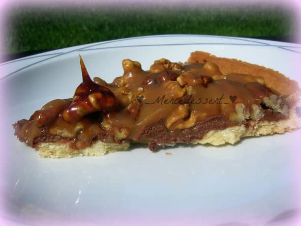 Tarte chocolat noix et noix de pécan sauce au caramel