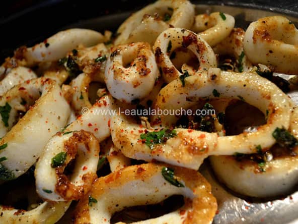 Anneaux de seiches grillées au persil et à l'ail
