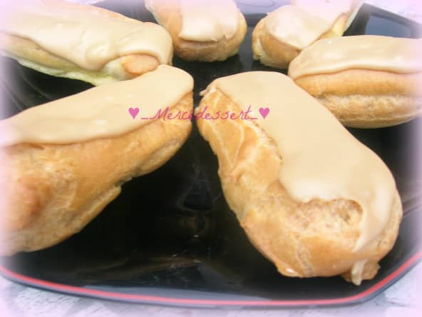 Eclairs au café et au caramel au beurre salé