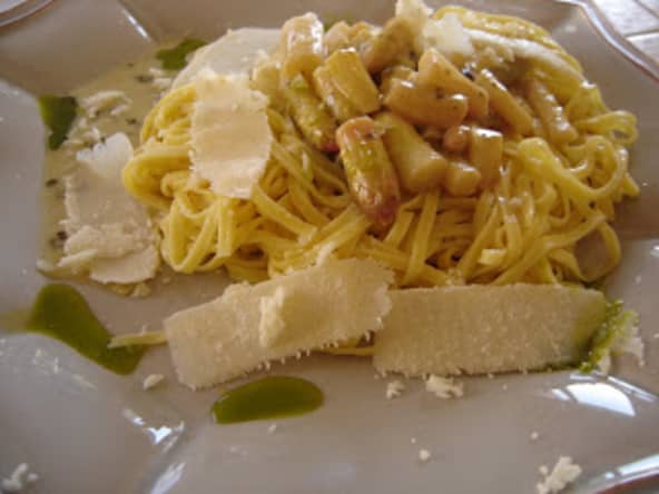 Pâtes fettuccines aux pointes d'asperges
