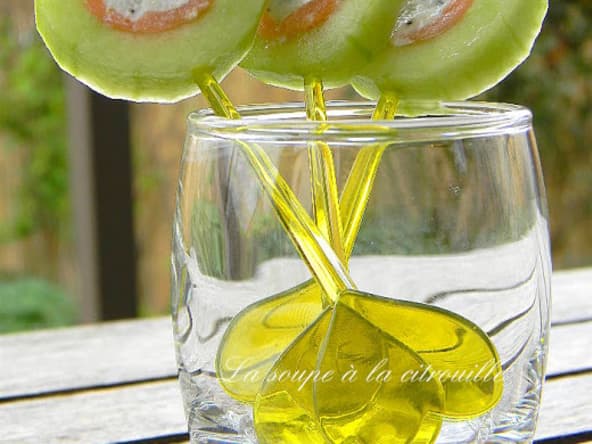 Sucettes de concombre au saumon fumé et Fourme D'Ambert