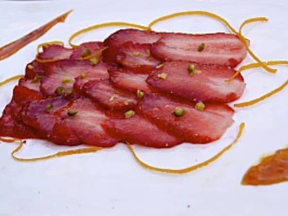 Carpaccio de fraise Gariguettes, caramel à l’orange