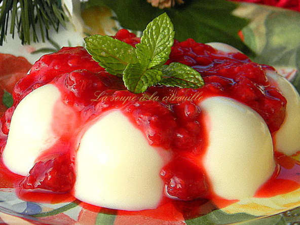 Panna cotta au chocolat blanc et coulis de framboises