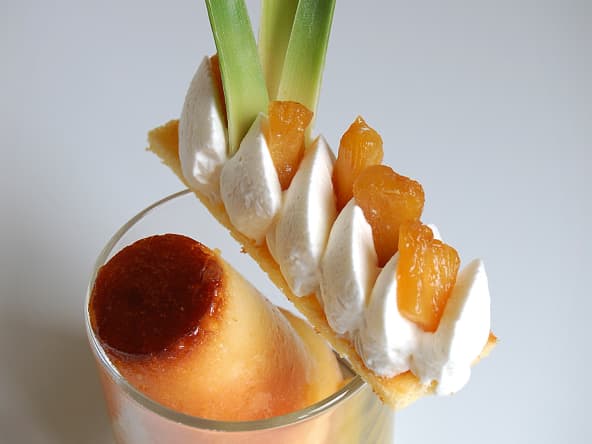 Baba bouchon au rhum ananas poché, ananas rôti au miel, chantilly à la vanille.