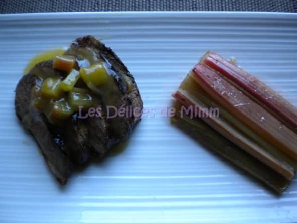 Magret de canard au caramel de rhubarbe et rhubarbe confite