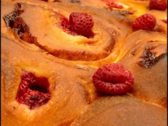 Brioche roulée aux framboises et au chocolat Milka