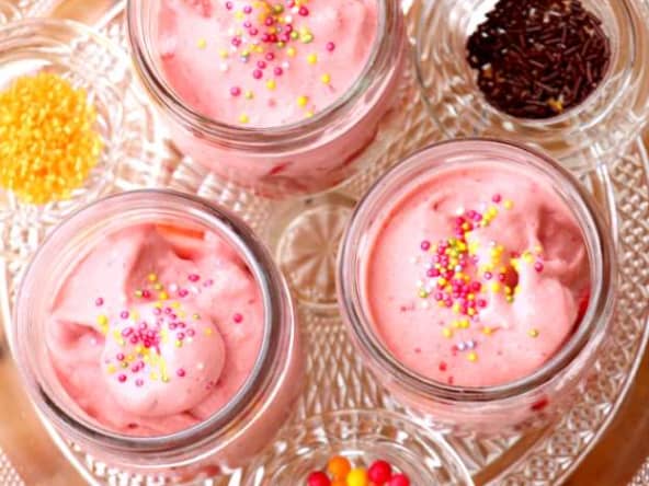 Fraise sous le sorbet de fraises