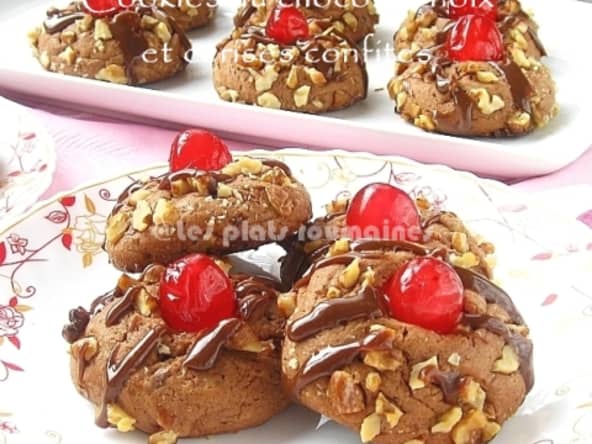 Cookies au chocolat, noix et cerises confites
