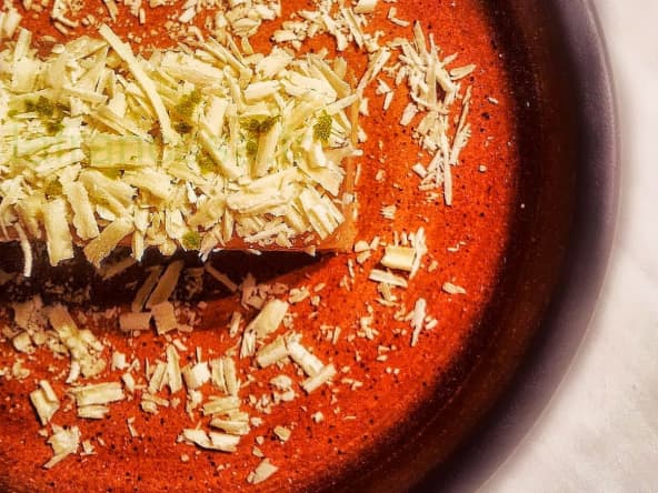 Bavarois à la rhubarbe, combava, rhum et chocolat blanc