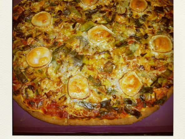 Pizza poireaux, chèvre, et bleu d'Auvergne
