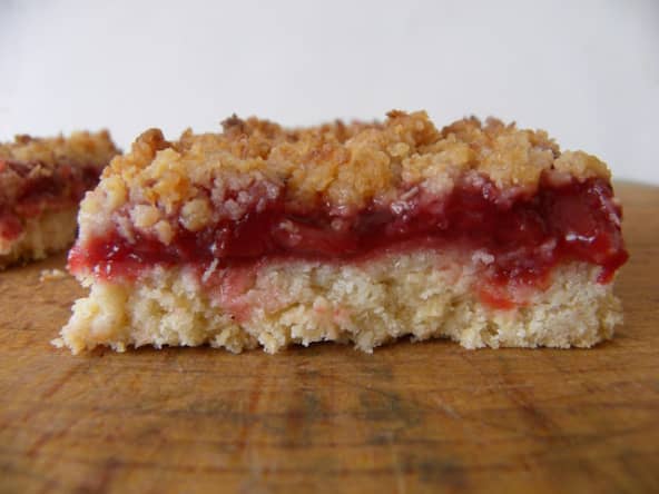 Carrés Streusel aux fraises et noix de coco