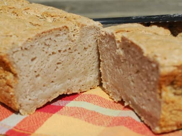 Pain sans gluten ni lactose bien levé, bien cuit