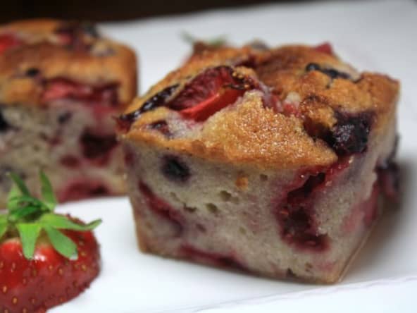 Financiers moelleux aux fruits rouges et fraises