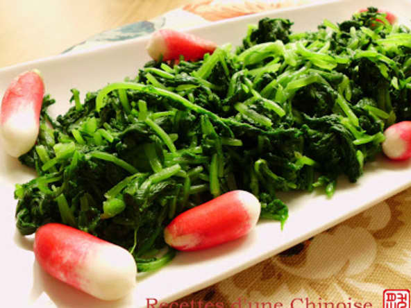 Salade de fanes de radis rose