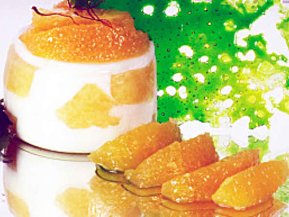 Lassi comme une panna cotta à la fleur d’oranger Cœur de mangue et safran – salade d’oranges