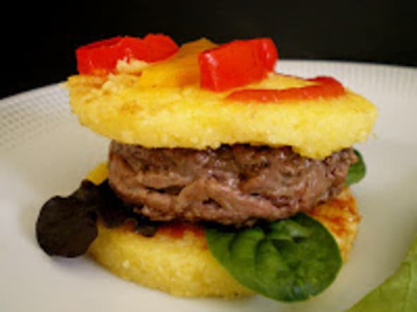 Hamburger a la polenta et viande de boeuf