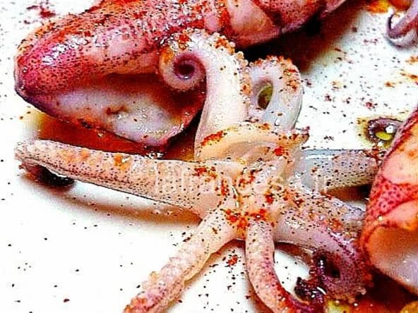 Tapas de chipirones à la plancha sauce pelayo