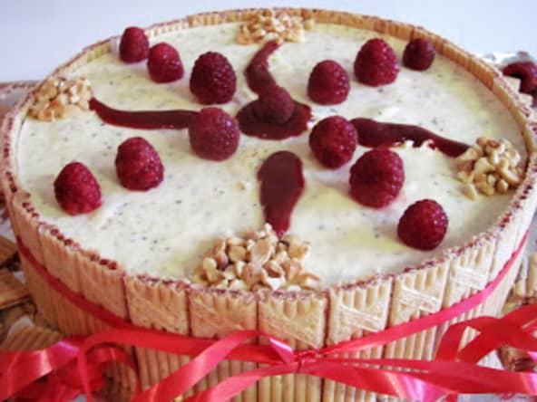 Financier aux noisettes, Mousse aux fruits de la passion et Gelée de champagne aux framboises