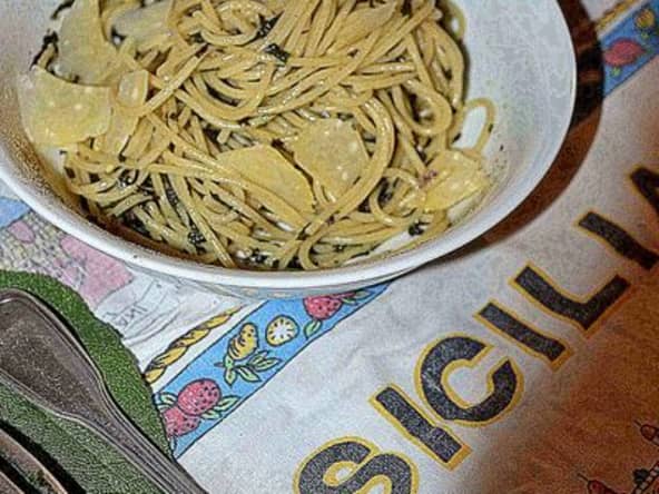 Spaghetti, sauce à la sauge