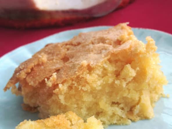 Le gâteau à l'endroit à l'ananas