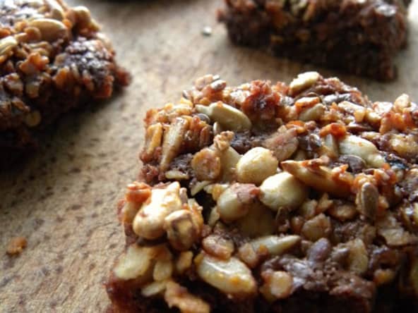 Brownie croustillant aux graines et flocons d'avoine