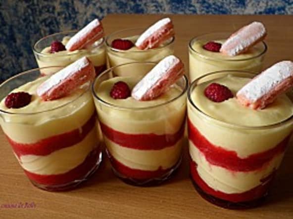 Tiramisu aux framboises et biscuits roses