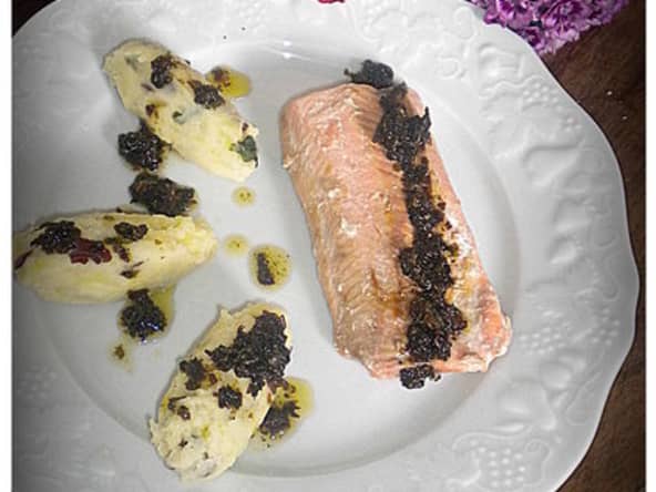 Saumon et écrasée de pommes de terre Primeur, sauce "algues"