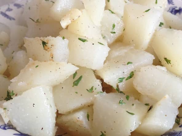 La salade tiède de christophines sautées à l'ail et au thym