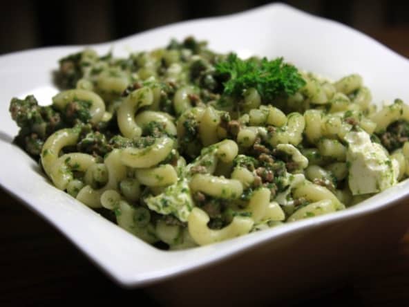 Coquillettes au bœuf haché, crème d’épinard et feta